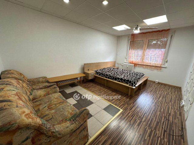 Eladó panellakás, Nyíregyházán 55 M Ft, 1+2 szobás