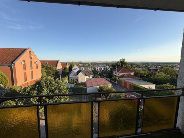 Eladó családi ház, Pécsett 97.9 M Ft, 7 szobás