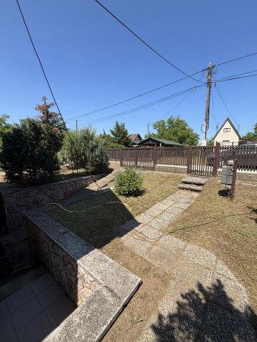 Eladó nyaraló, Tatán 38 M Ft, 2 szobás / költözzbe.hu