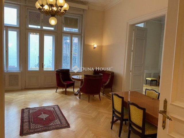 Kiadó téglalakás, albérlet, V. kerületben, Október 6. utcában