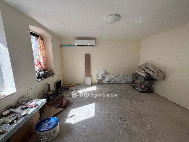 Eladó családi ház, Pápán 20.9 M Ft, 3 szobás