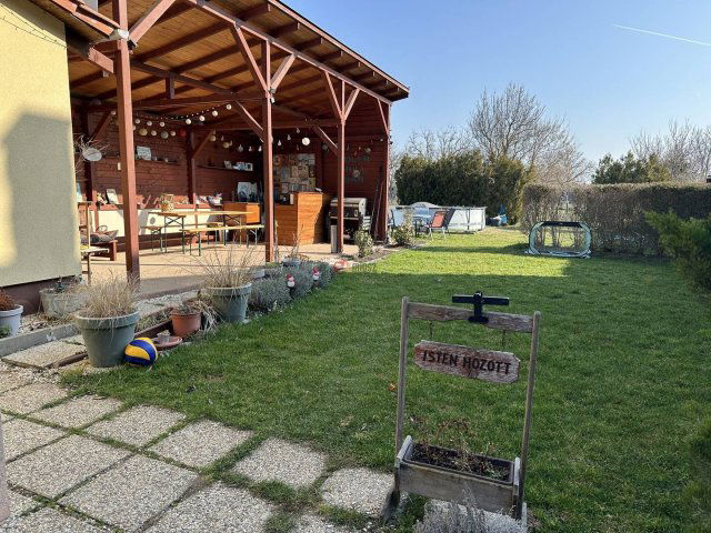 Eladó családi ház, Székesfehérvárott 88 M Ft, 3+1 szobás