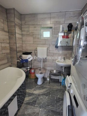 Eladó családi ház, Gyálon 84 M Ft, 6 szobás