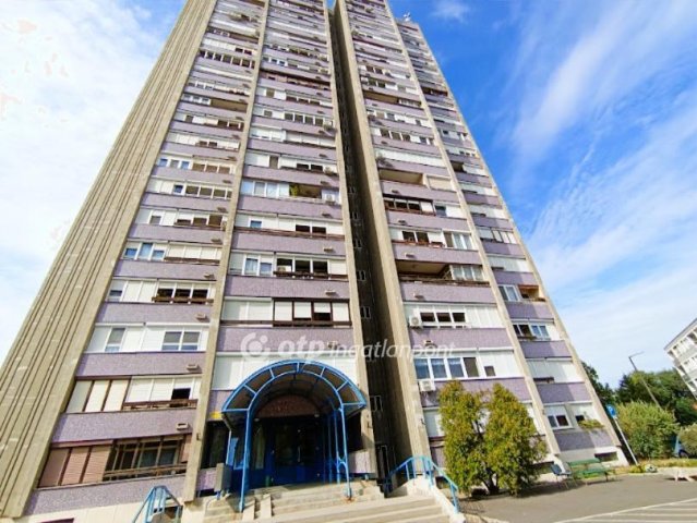 Eladó téglalakás, Gyöngyösön 42 M Ft, 2+2 szobás