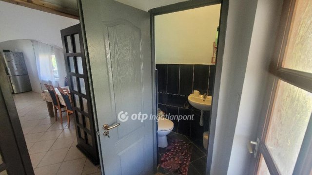 Eladó családi ház, Jászkisérén 19.9 M Ft, 2 szobás