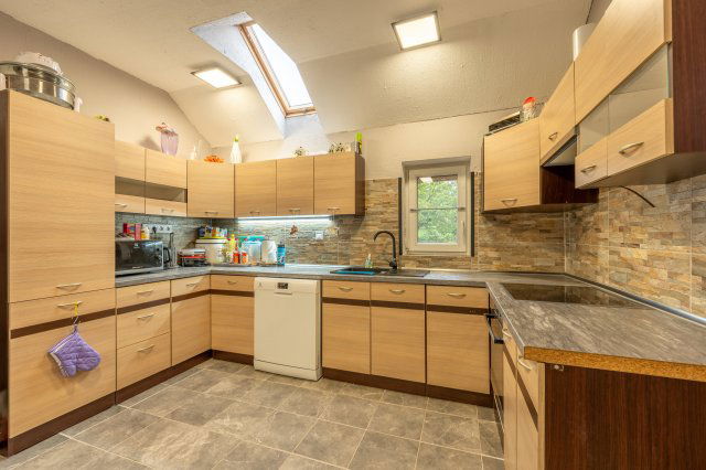 Eladó családi ház, Halásztelken 97 M Ft, 9 szobás