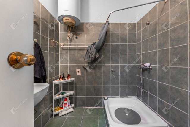 Eladó téglalakás, Budapesten, VI. kerületben 44.9 M Ft, 1 szobás
