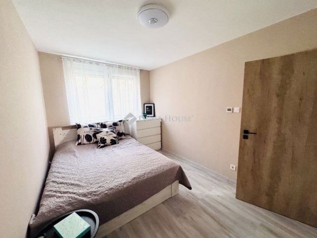 Eladó téglalakás, Pécsett 74.99 M Ft, 3 szobás