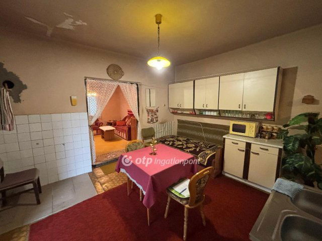 Eladó családi ház, Sajópetrin 10.5 M Ft, 2 szobás