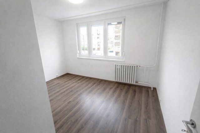 Eladó panellakás, Kecskeméten 52.49 M Ft, 3 szobás