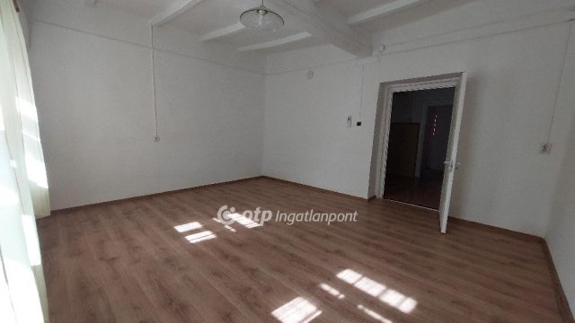 Eladó családi ház, Kisújszálláson 13.2 M Ft, 2 szobás