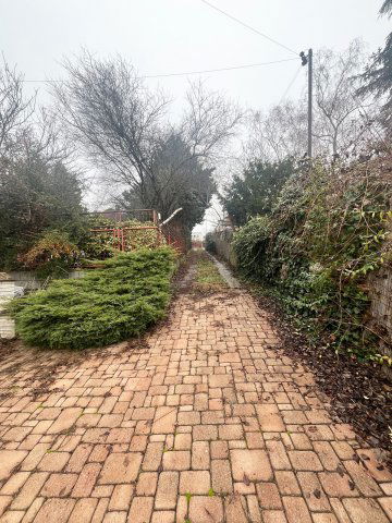 Eladó családi ház, Szentendrén 229.9 M Ft, 9 szobás