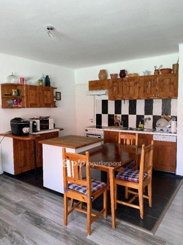 Eladó sorház, Pécsett 107.9 M Ft, 4 szobás