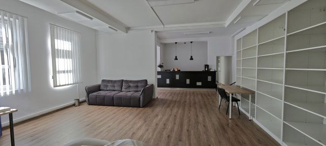 Eladó iroda, Budaörsön 365 M Ft, 6+2 szobás