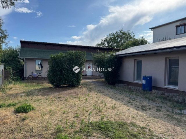 Eladó iroda, Vecsésen 250 M Ft, 1 szobás / költözzbe.hu