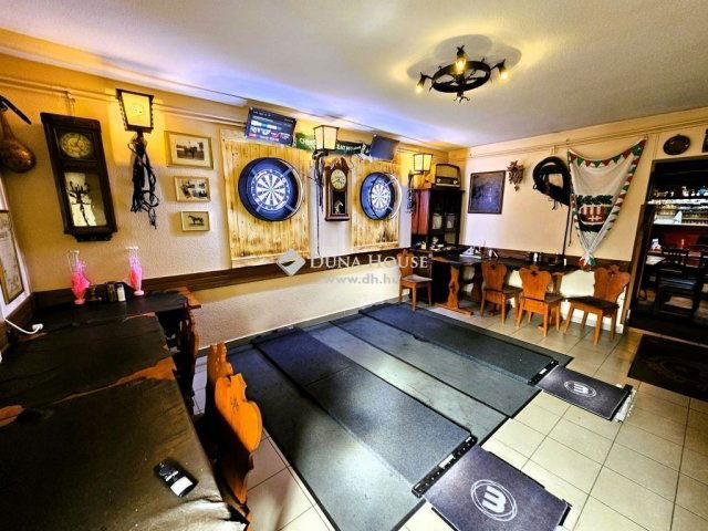 Eladó családi ház, Pilisvörösváron 240 M Ft, 13 szobás