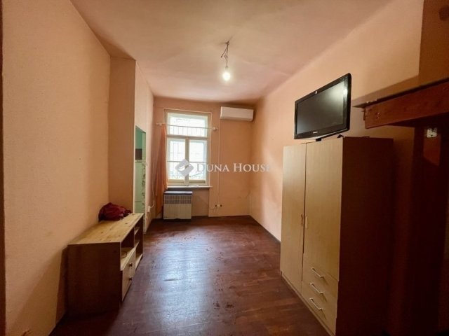 Eladó téglalakás, Budapesten, VIII. kerületben 45.5 M Ft