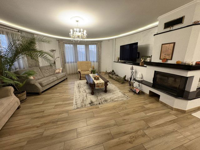 Eladó családi ház, Kecskeméten 224.9 M Ft, 7 szobás