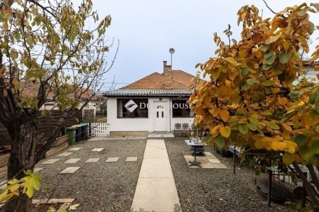 Eladó ikerház, Budapesten, XVIII. kerületben 79.9 M Ft, 5 szobás