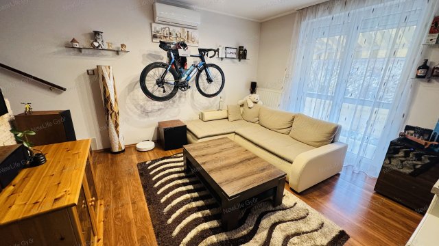 Eladó téglalakás, Győrött 79.5 M Ft, 2+1 szobás