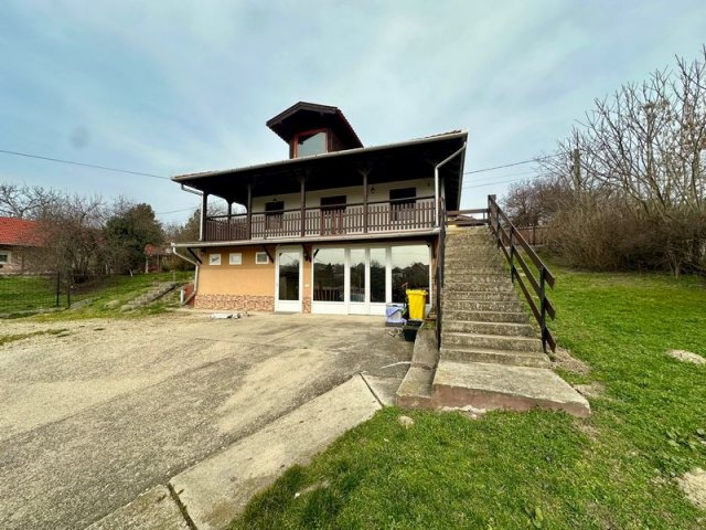 Eladó családi ház, Ercsiben 69.9 M Ft, 6 szobás