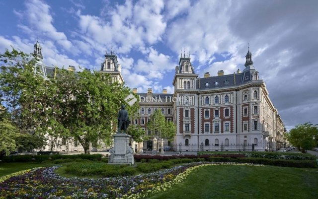 Eladó téglalakás, Budapesten, VI. kerületben 395 M Ft, 2 szobás
