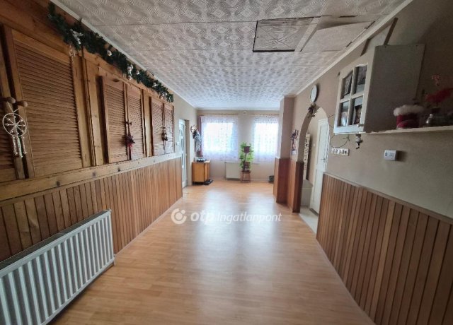 Eladó családi ház, Ráckeresztúron 155 M Ft, 7 szobás
