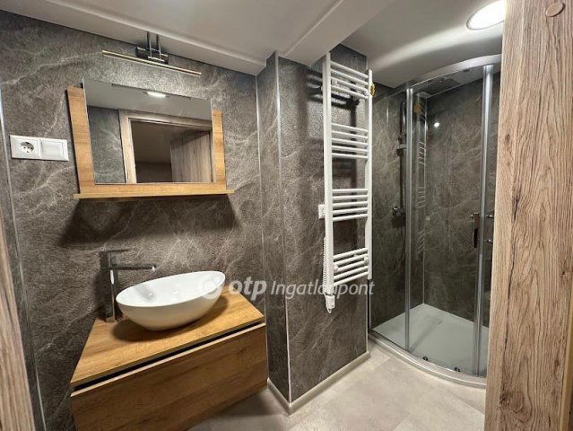 Eladó téglalakás, Budapesten, VII. kerületben 66.3 M Ft