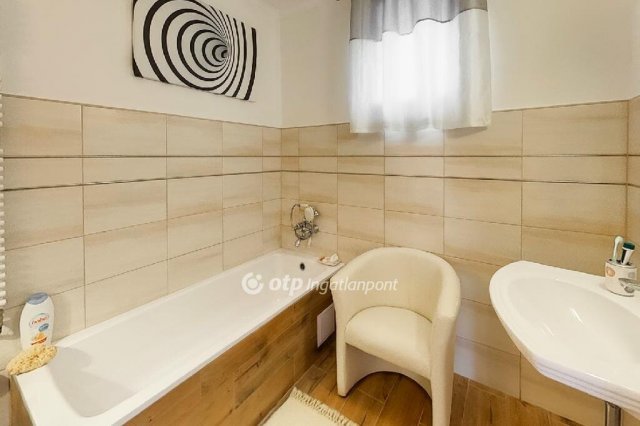 Eladó családi ház, Hatvanban 105 M Ft, 5 szobás