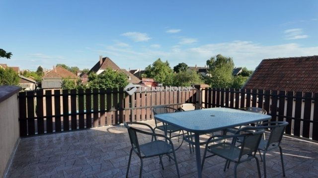 Eladó családi ház, Gyálon 129.99 M Ft, 6 szobás