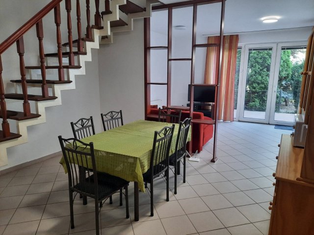 Kiadó családi ház, albérlet, Szegeden 450 E Ft / hó, 3 szobás