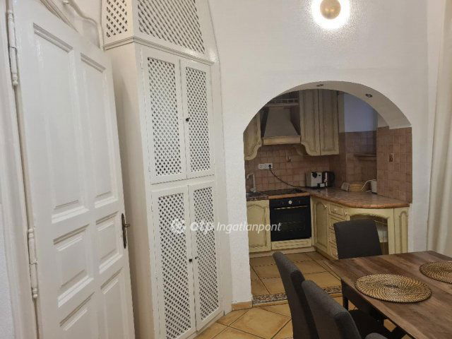 Eladó téglalakás, Budapesten, V. kerületben 109 M Ft, 2 szobás