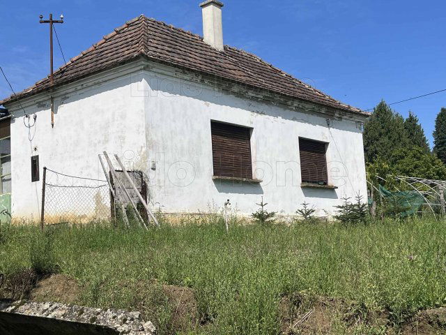 Eladó családi ház, Surdon 10.5 M Ft, 7 szobás