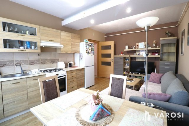 Kiadó panellakás, albérlet, Győrött 180 E Ft / hó, 2+1 szobás