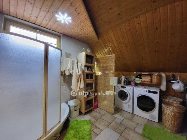 Eladó családi ház, Zamárdiban 175 M Ft, 6+3 szobás