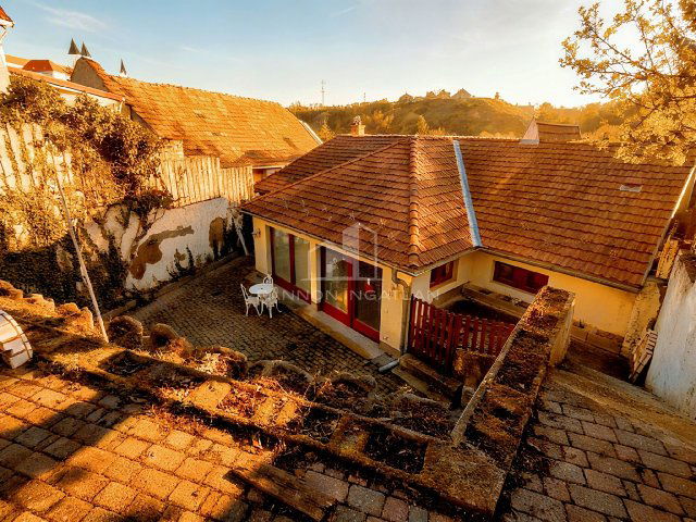 Kiadó családi ház, albérlet, Veszprémben 400 E Ft / hó