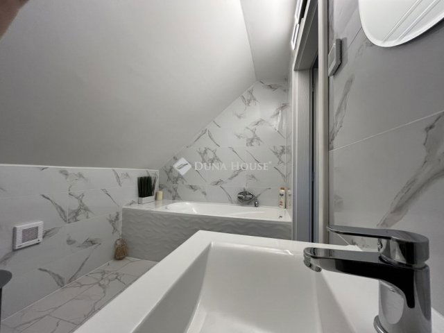 Eladó téglalakás, Fertőszentmiklóson 68.9 M Ft, 2 szobás