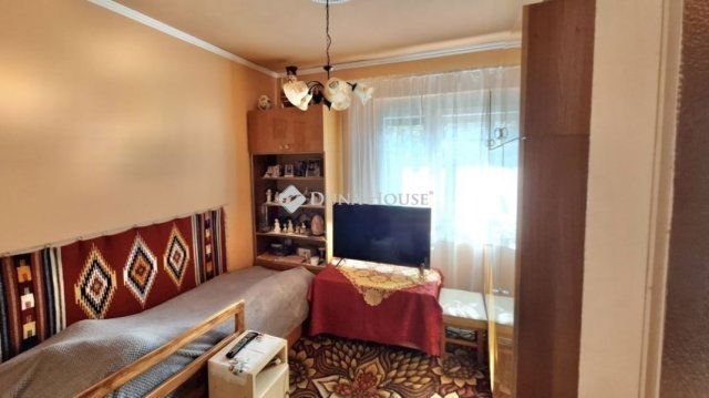 Eladó családi ház, Szekszárdon 33.99 M Ft, 4 szobás