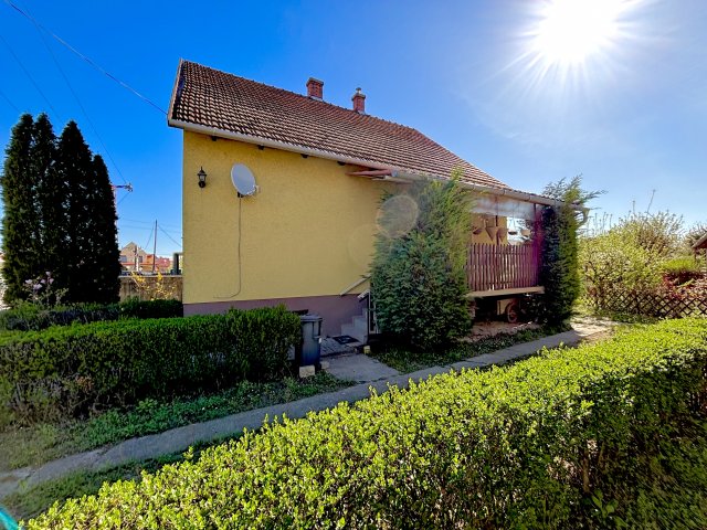 Eladó családi ház, Szigetszentmiklóson 114.9 M Ft, 4 szobás