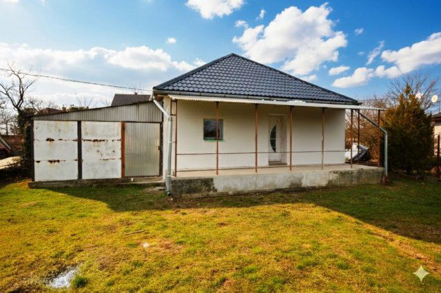 Eladó családi ház, Ercsiben 49.9 M Ft, 2+1 szobás