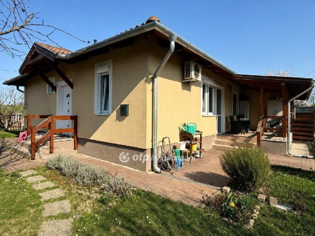 Eladó ikerház, Halásztelken 109 M Ft, 3+1 szobás
