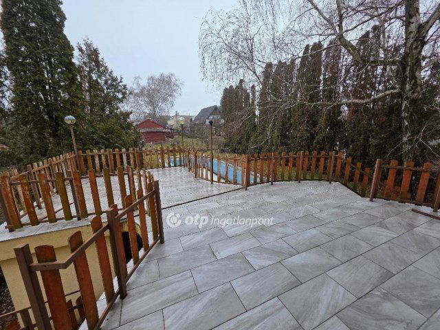 Eladó családi ház, Velencén 79.9 M Ft, 5+2 szobás