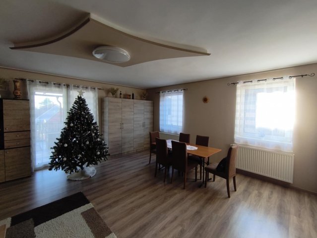 Eladó családi ház, Zánkán 234 M Ft, 5+2 szobás