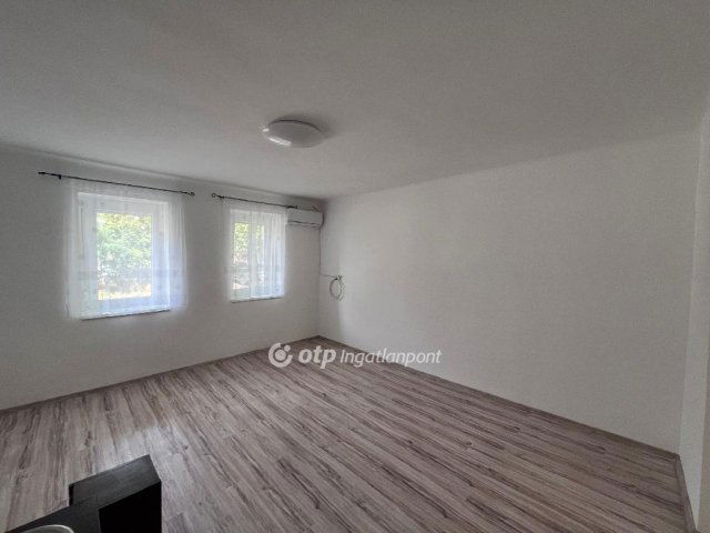 Eladó téglalakás, Szegeden 48.99 M Ft, 2 szobás