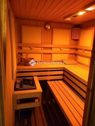 Eladó családi ház, Kecskeméten 245 M Ft, 5 szobás