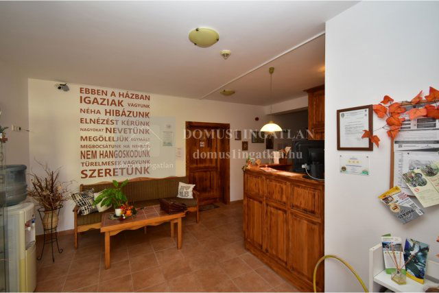 Eladó családi ház, Sárváron 325 M Ft, 25 szobás