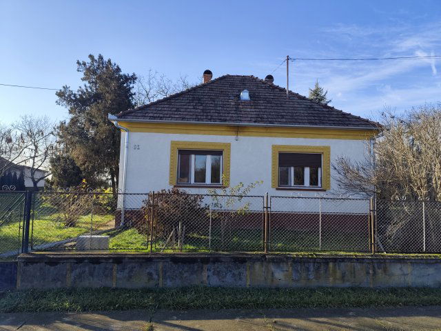 Eladó családi ház, Zalaszentgróton 49.9 M Ft, 2 szobás