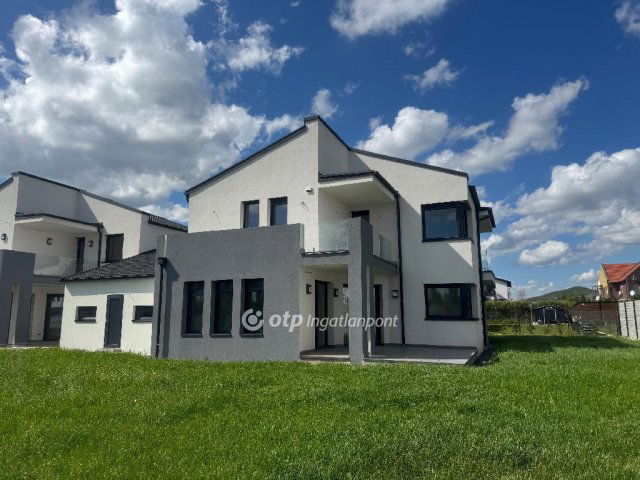 Eladó sorház, Velencén 220 M Ft, 5 szobás / költözzbe.hu