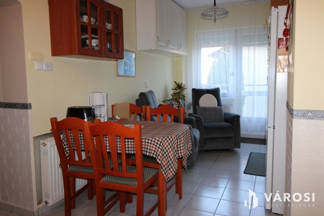 Eladó téglalakás, Zircen 61 M Ft, 2 szobás