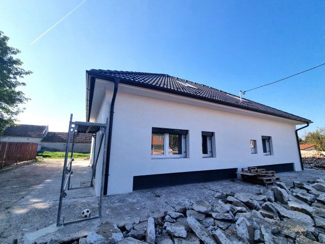 Eladó családi ház, Bezenyén 131.3 M Ft, 4+2 szobás